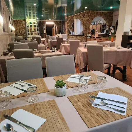 Logis Restaurant Les Charmettes Hotel Argelès-sur-Mer