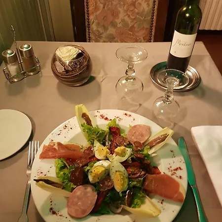 Logis Les Charmettes Hotel