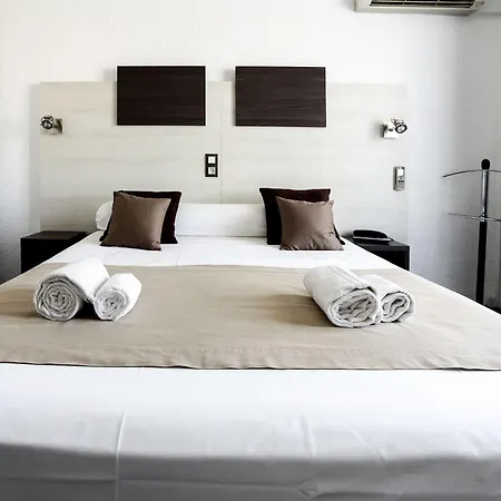 Logis Les Charmettes Hotel 3*