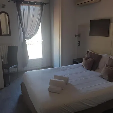 Hotel Logis Restaurant Les Charmettes 3*