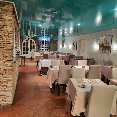 מלון Logis Restaurant Les Charmettes ארגלס-סור-מר