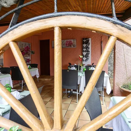 Otel Logis Restaurant Les Charmettes