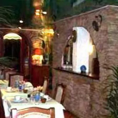 Logis Restaurant Les Charmettes Otel 3*