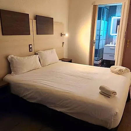 Hotel Logis Restaurant Les Charmettes 3*