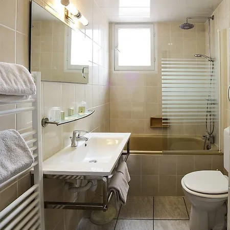 Logis Restaurant Les Charmettes Otel 3*