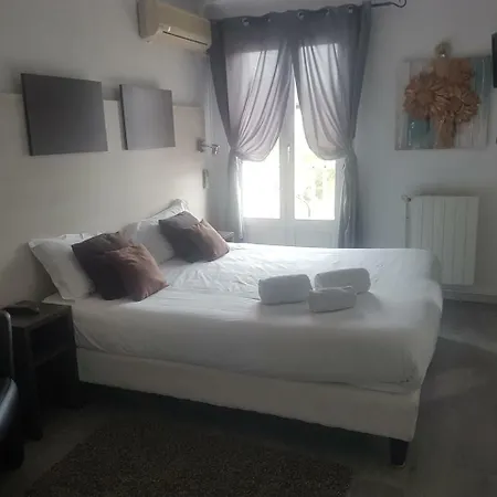 酒店 Logis Restaurant Les Charmettes 滨海阿热莱斯